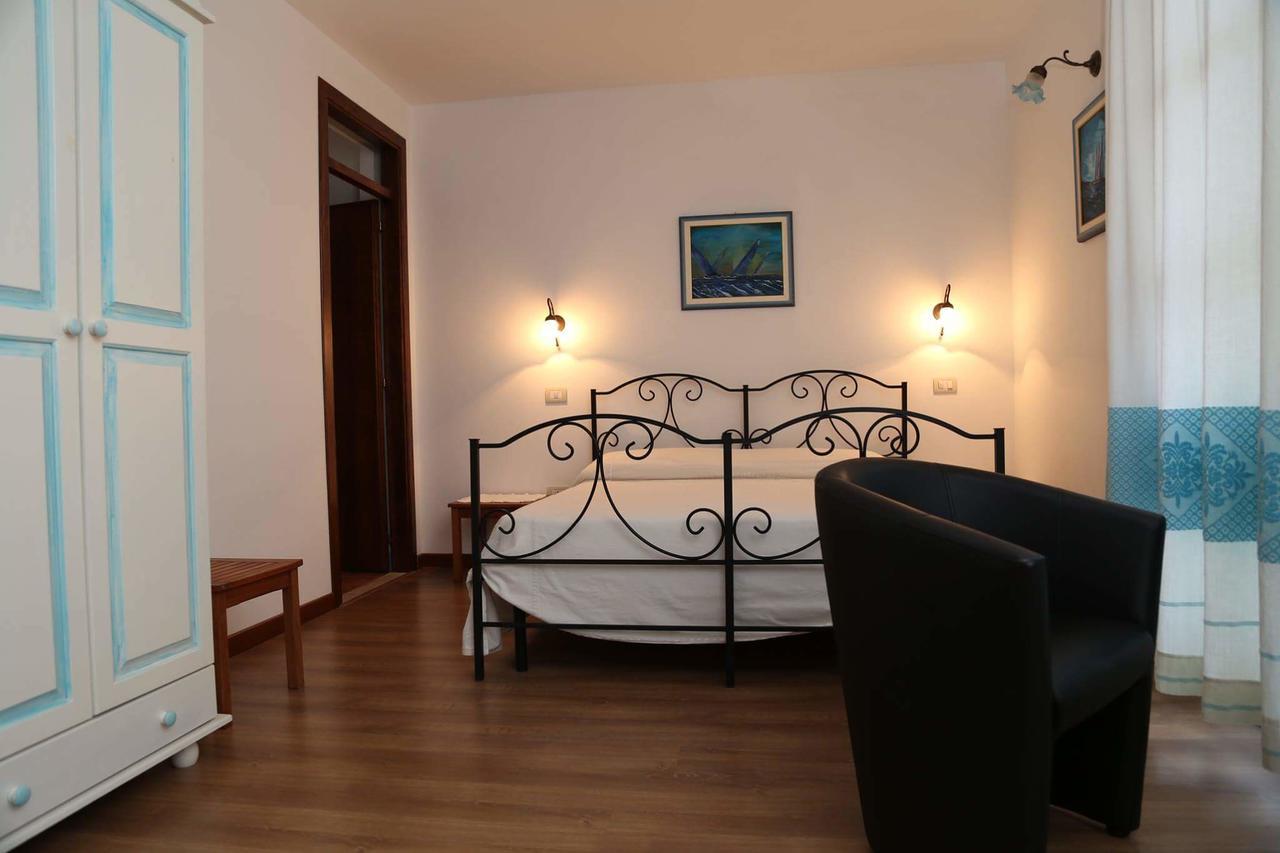 B&B Tre - Rooms & Relax Ористано Екстер'єр фото